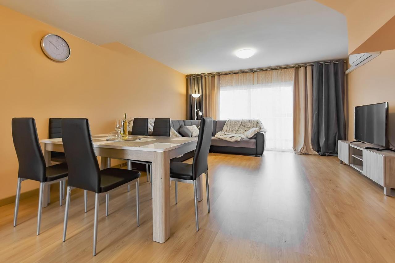Yellow 3 Bedroom Large Apartment For 10 Guests Адехе Экстерьер фото